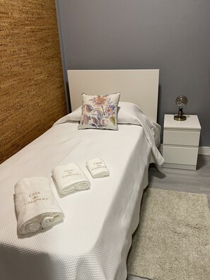 3 chambres, fer et planche à repasser, accès au Wi-Fi (inclus)