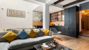 TV connectée, cheminée, espaces bureaux