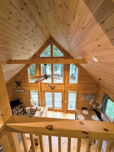 Beautiful Lakeside Log Home near Acadia National Park - kayak, canoe, swim, fish