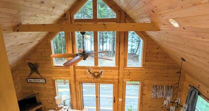 Beautiful Lakeside Log Home near Acadia National Park - kayak, canoe, swim, fish