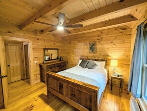2 makuuhuonetta, työpöytä, silitysrauta/-lauta, ilmainen Wi-Fi