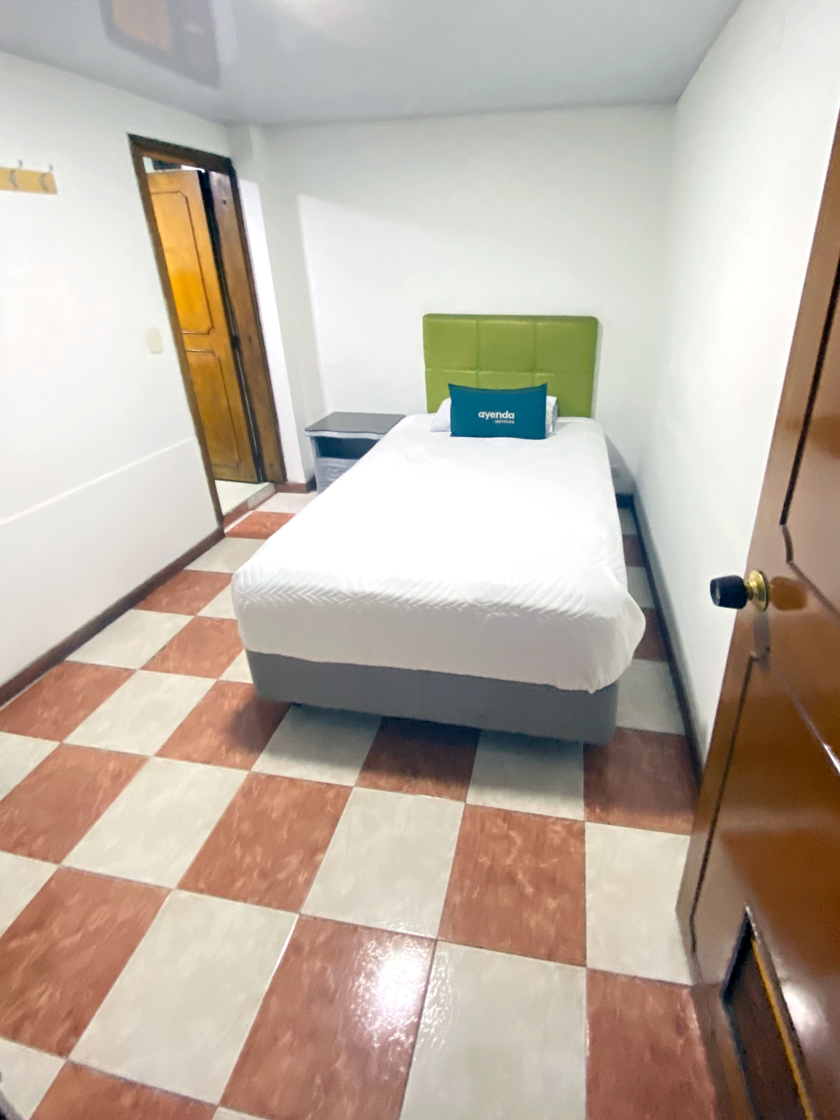 standard single room | hypo-allergenic bedding, free wifi, bed sheets