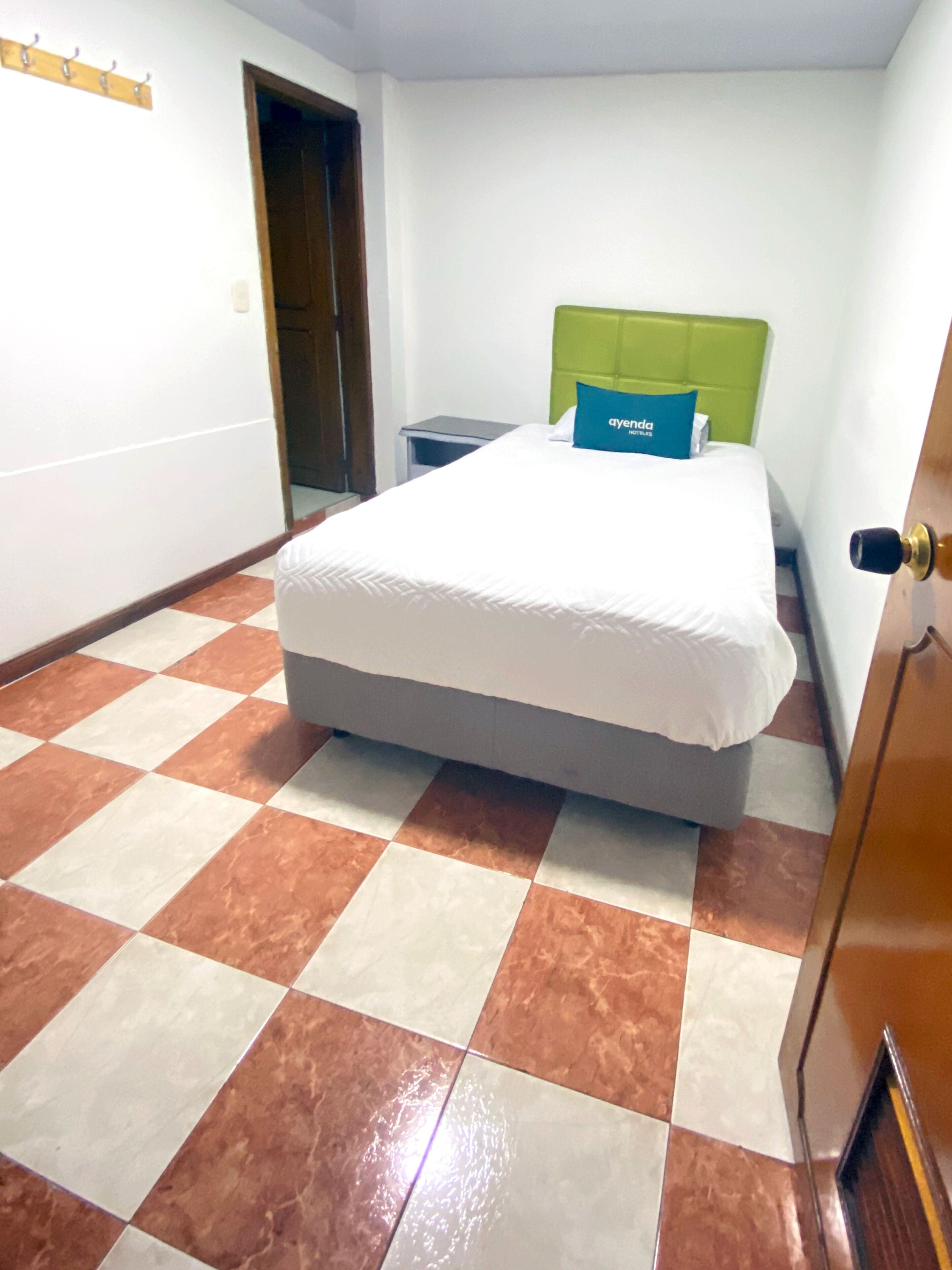 standard single room | hypo-allergenic bedding, free wifi, bed sheets