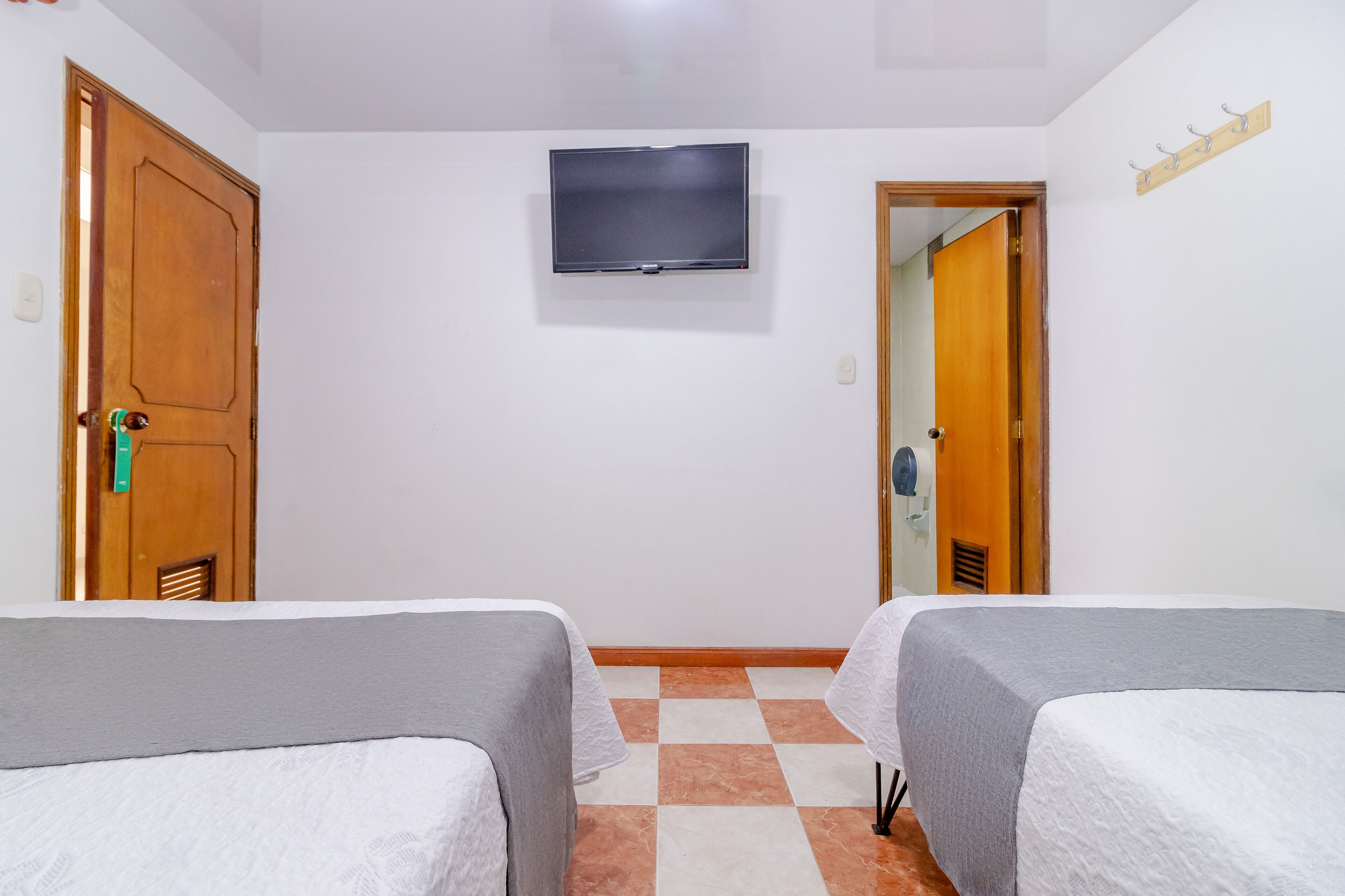 hypo-allergenic bedding, free wifi, bed sheets