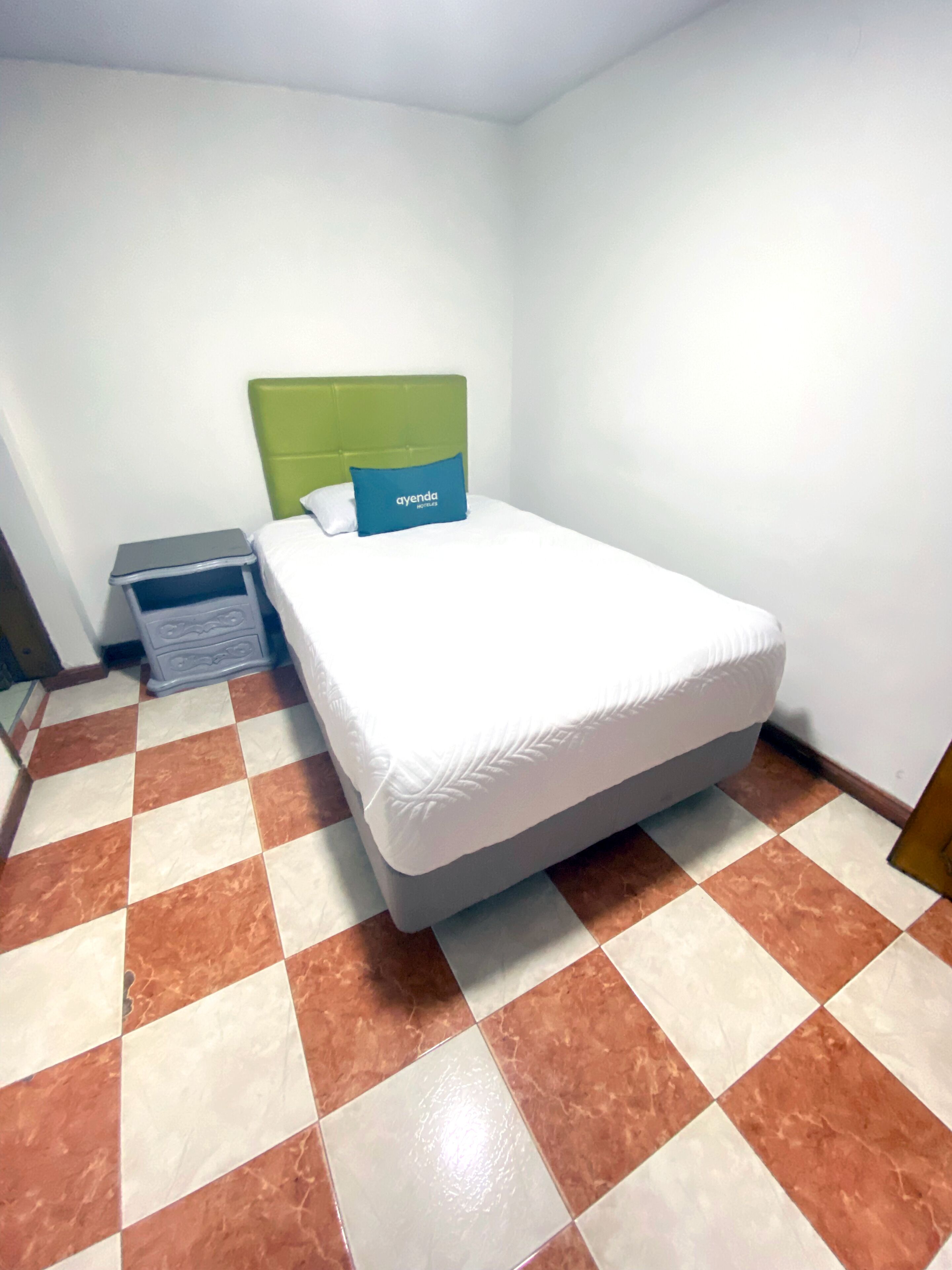standard single room | hypo-allergenic bedding, free wifi, bed sheets