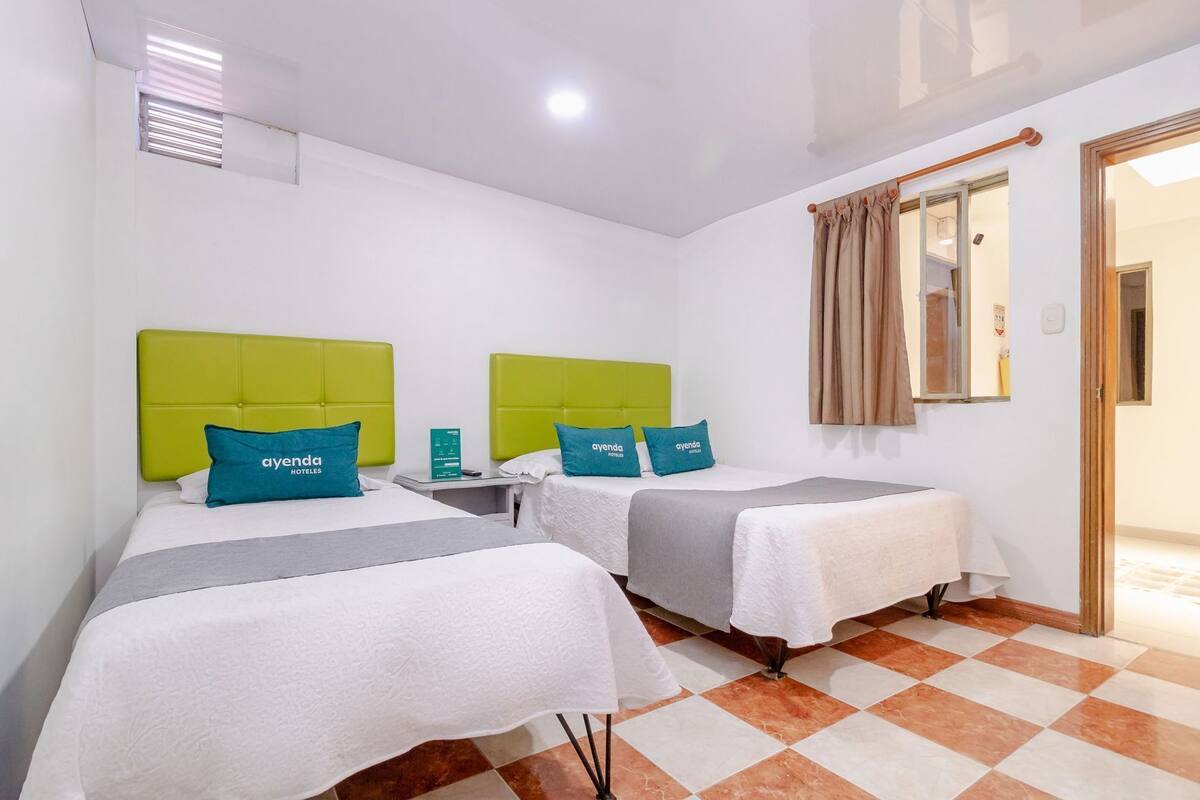 Hypo-allergenic bedding, free WiFi, bed sheets