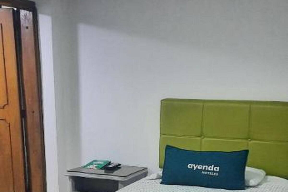 Hypo-allergenic bedding, free WiFi, bed sheets