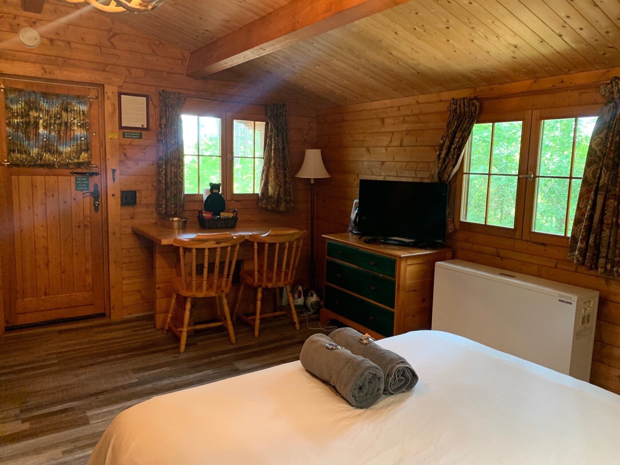 Free WiFi, bed sheets