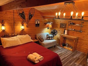2 bedrooms, free WiFi, bed sheets - The Timberjack (Hayward)