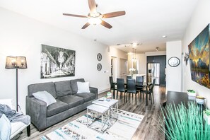 Living area - Rooftop Pool, Views, Close to Shops & Dining C4427 (Scottsdale)