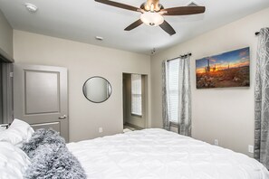 Condo de lujo | 2 habitaciones, ropa de cama de alta calidad y edredón 