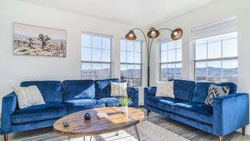 智能电视、电子游戏、桌上足球、书