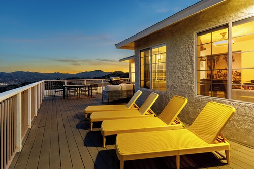 Observatory, Game Room, Hot tub, Fire Pit, BBQ, 360° View at Observatory Retreat