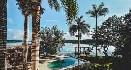 Villa 1 Casa Kuuts Ja, amazing lagoon views, water front property