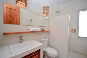 Shower, towels, soap, shampoo - Villa 1 Casa Kuuts Ja, amazing lagoon views, water front property (Xul-Ha)