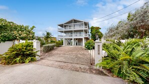Exterior - Dazzling Bayfront Home w/ 2 Boat Docks, Huge Deck, 1 Kayak, Pool Table -1 Dog OK (Cudjoe Key)