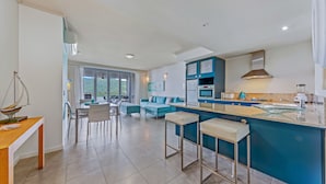 Apartment | Private kitchen | Full-sized fridge, microwave, oven, stovetop - Sea La Vie - Airlie Beach (Airlie Beach)