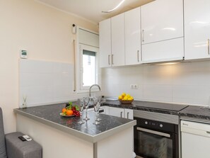 Réfrigérateur, four, lave-vaisselle, grille-pain