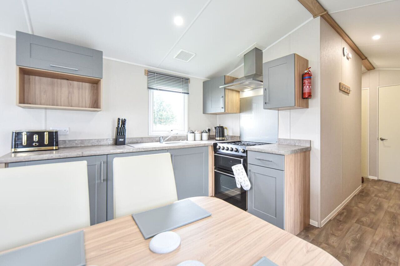 雪櫃、微波爐、焗爐、爐具