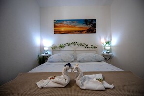 2 bedrooms, iron/ironing board, WiFi, bed sheets - Apt with terrace, just 3 min walk to the beach (Rogoznica)