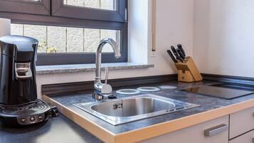 Fridge, stovetop, coffee/tea maker, electric kettle