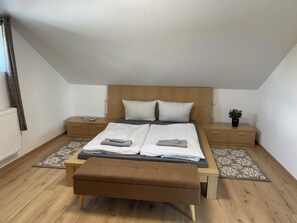 1 bedroom, iron/ironing board, free WiFi, bed sheets - Apartment Promedklinik 3 near Main River with with offer of wellness massages on site (Volkach)