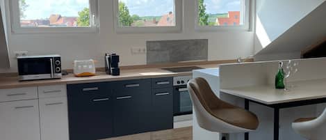 Fridge, microwave, oven, stovetop