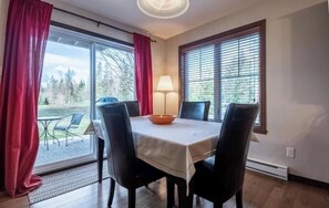 Dining - Tremblant Ski-Golf Oasis with views🎿⛳️ (Mont-Tremblant)