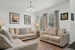 Smart TV, video games, books - Bella Villa with Pool Theater  (Kissimmee)