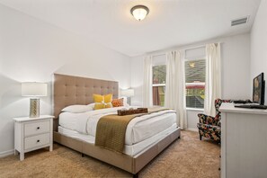 5 bedrooms, desk, free WiFi, bed sheets - Bella Villa with Pool Theater  (Kissimmee)