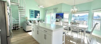 "Private Pool"  Waterfront Home across from Golf Course KCB