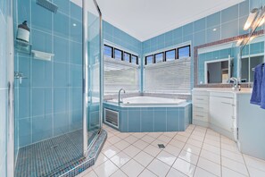 Hus | Badrum | Bubbelbadkar och gratis toalettartiklar