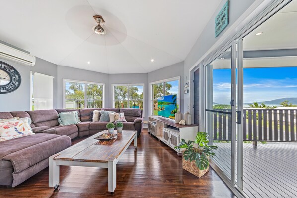 Maison | Salle de séjour | Téléviseur à écran plat