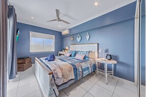 House | 4 bedrooms, iron/ironing board, travel crib, free WiFi