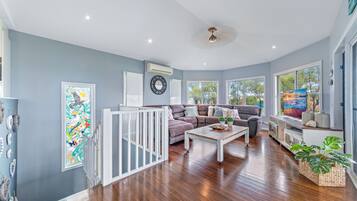 House | Living area | Flat-screen TV