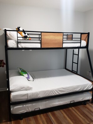 4 Schlafzimmer, BĂŒgeleisen/BĂŒgelbrett, Reisekinderbett, kostenloses WLAN