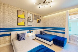 5 bedrooms, iron/ironing board, WiFi, bed sheets - Artistic Estate with Games Room at Reunion (Kissimmee)