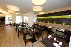 Dining - Zimmer in Kategorie L+ - Hotel Am Kaisersaal (Erfurt)