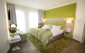 2 bedrooms, in-room safe, desk, WiFi