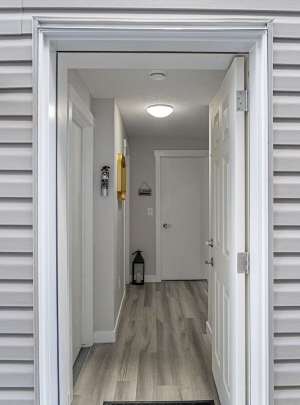 Interior - Gorgeous 2 Bedroom 1 Bathroom Guest Suite (Calgary)