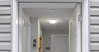 Gorgeous 2 Bedroom 1 Bathroom Guest Suite