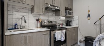 Gorgeous 2 Bedroom 1 Bathroom Guest Suite 