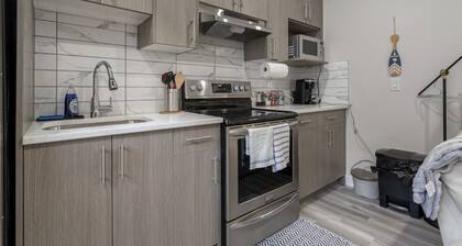 Gorgeous 2 Bedroom 1 Bathroom Guest Suite