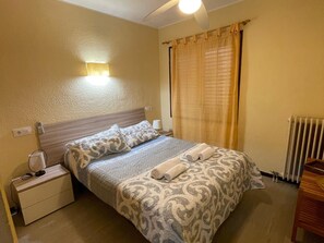 1 sovrum, internet och sängkläder