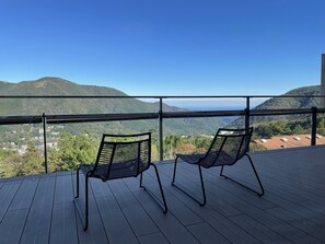 Family Suite, Non Smoking, Mountain View | 1 bedroom, premium bedding, down comforters, in-room safe