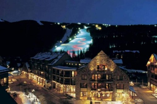 Lake & Mountain Views |2 King Beds |Private Hot Tub |Ski Locker |Heated Garage Parking