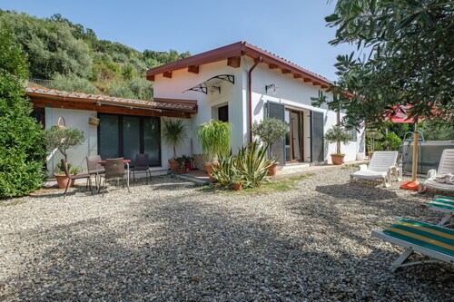 Villa 'Di Martina' with Sea View and Air Conditioning