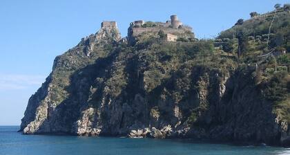 Villa 'Di Martina' with Sea View and Air Conditioning