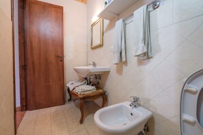 Doccia, asciugacapelli, asciugamani