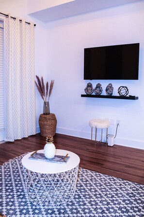 Interior - Perfectly located Midtown oasis with king suite ! (Atlanta)